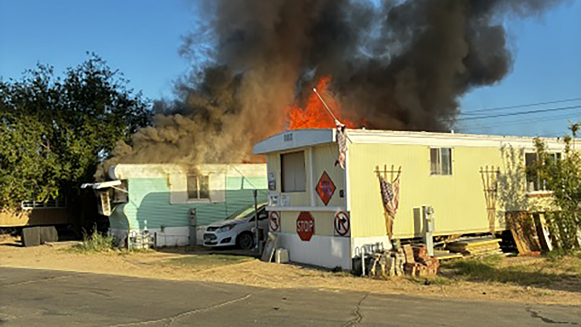 Mobile home park fire in Twentynine Palms displaces two residents and ...